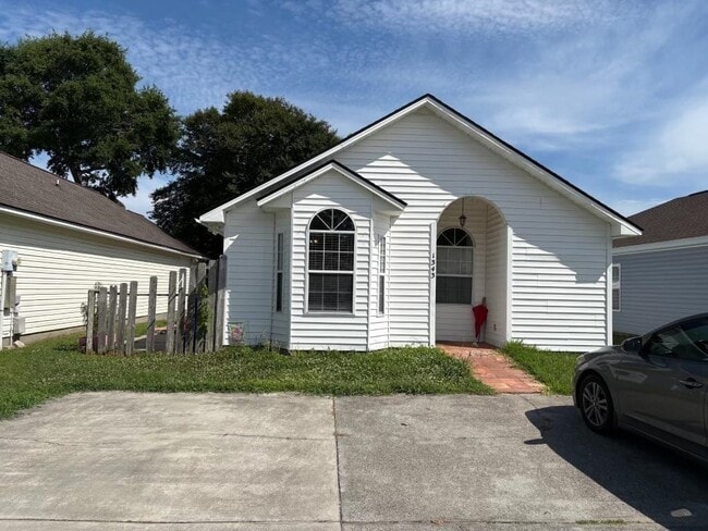 Building Photo - 1343 Tranquility Ln