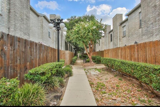 Photo - 17577 Red Oak Dr Unidad 7577 Rental