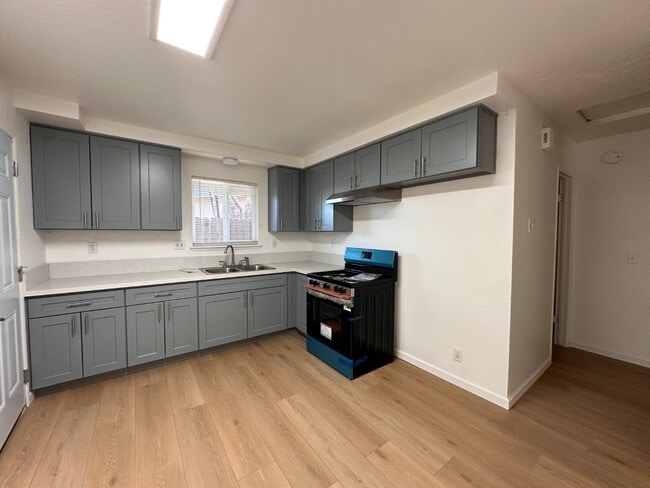 Photo - 16260 Orange St