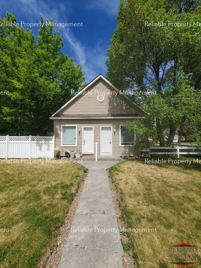 Building Photo - 1499 Mound Ave Unit 1497