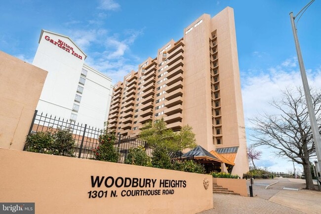 Building Photo - 1301 N Courthouse Rd Unit 1505