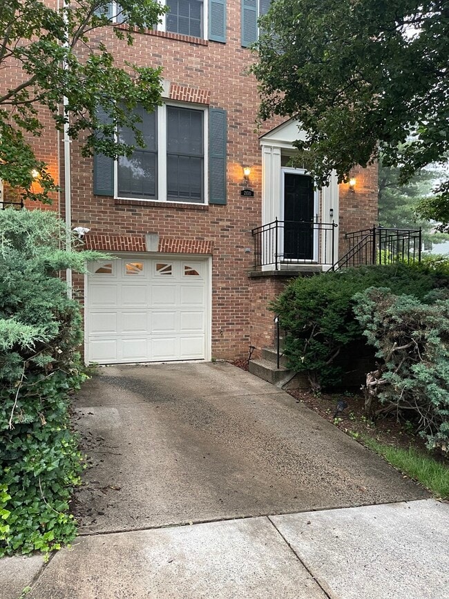 Entrance - 2100 Bobbyber Dr Townhome