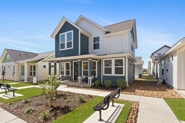 Photo - 2119 Hofstaat