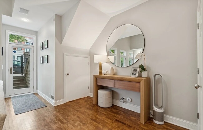Building Photo - Comfortable and Spacious Rental Opportunity