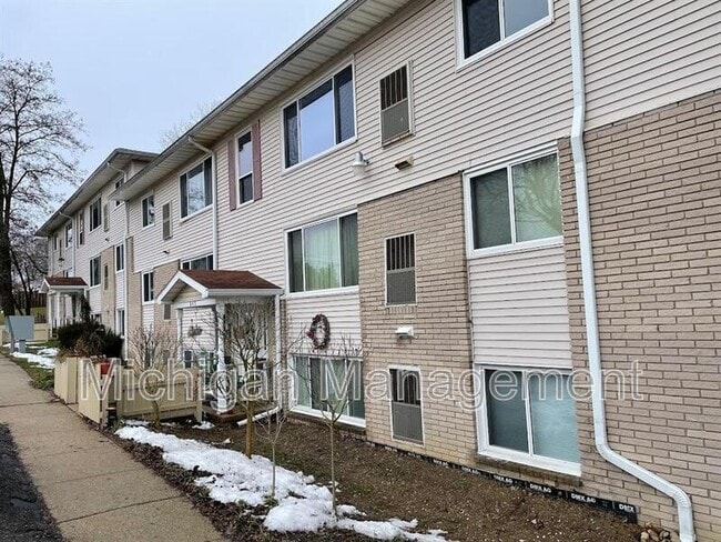 Photo - 875 E Summit St Unit Apt 27