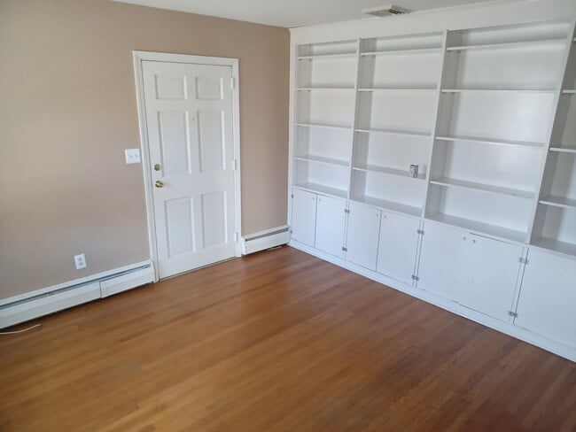 Photo - 311 Main St