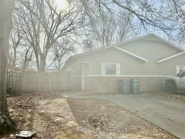 Building Photo - 1909 Cypress Pl