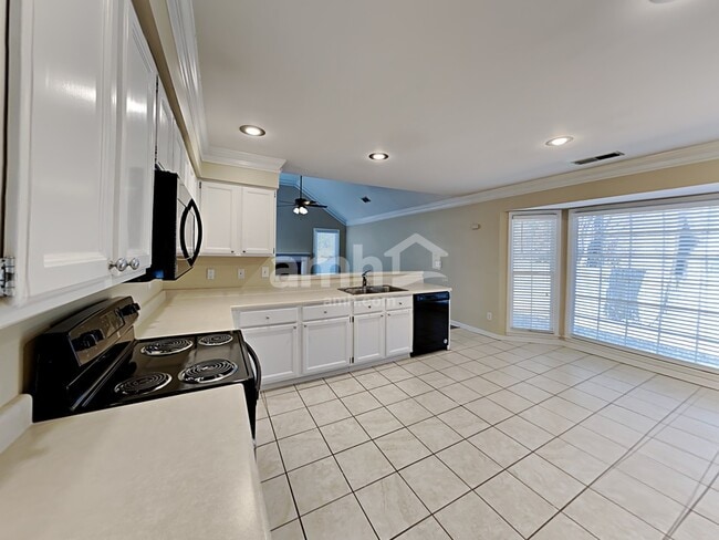 Photo - 201 Red Oak Ln