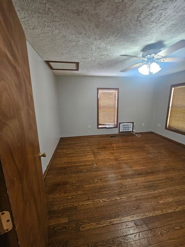 Photo - 3 bedroom | 1 Bathroom Home | Pets Welcome!