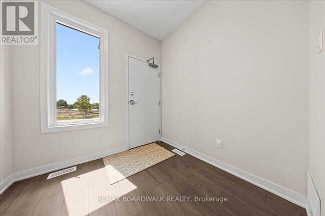 Photo - 241 Lamarche Ave