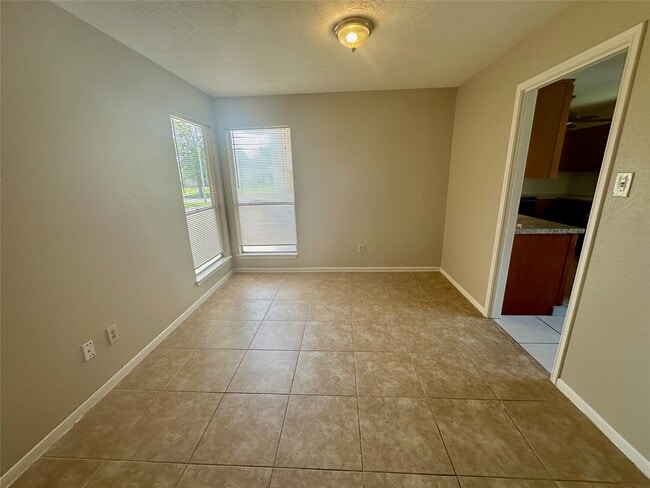 Photo - 2711 Colony Dr