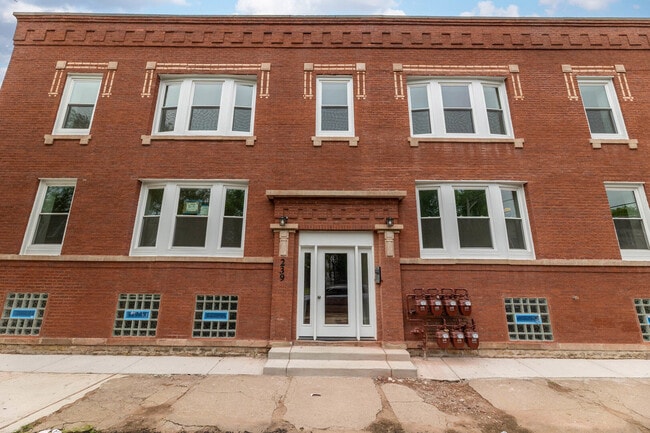 Building Photo - 241 W 74th St