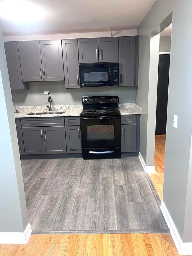Photo - 6619 N Sheridan Rd