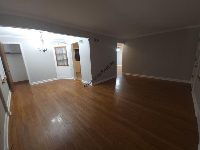 Photo - Amazing 2 Bedroom 1 Bathroom House