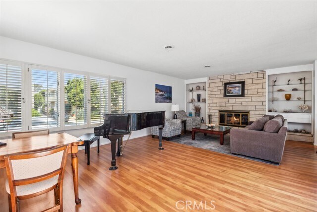 Photo - 161 McKnight Dr House