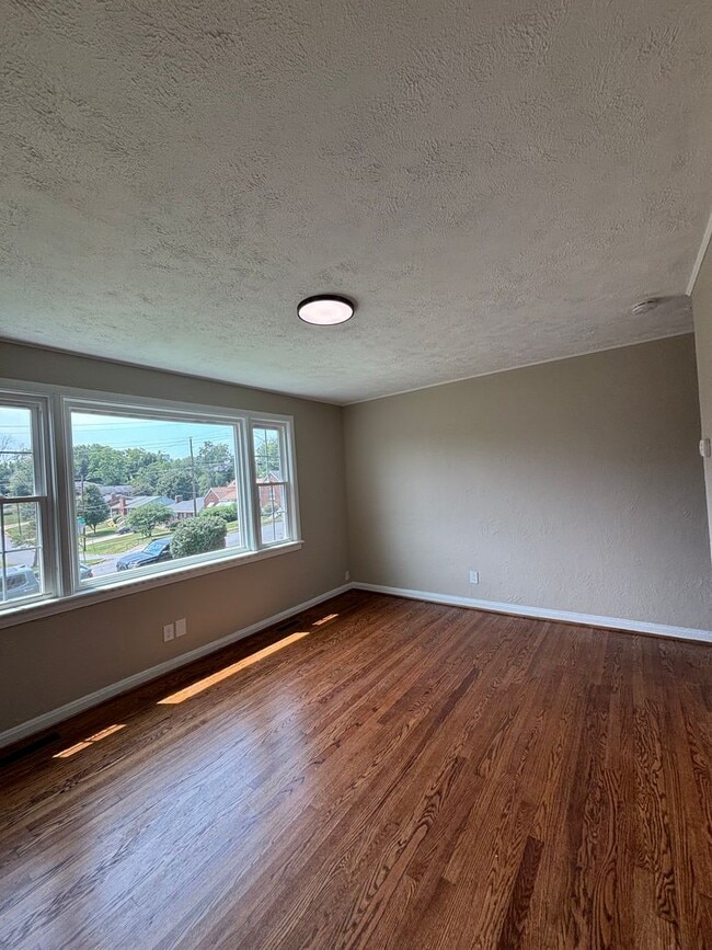 Photo - 1300 Harding St