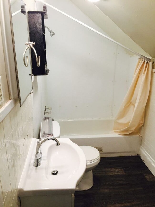 Photo - 709 1/2 Walnut St - Cedar Falls Unit 709 1/2