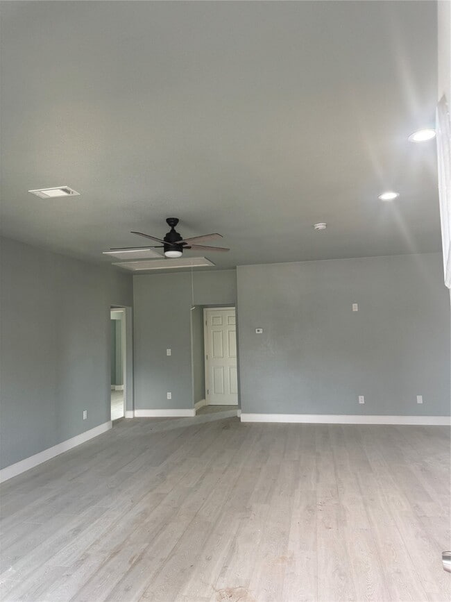 Building Photo - 4323 Continental Dr Rental