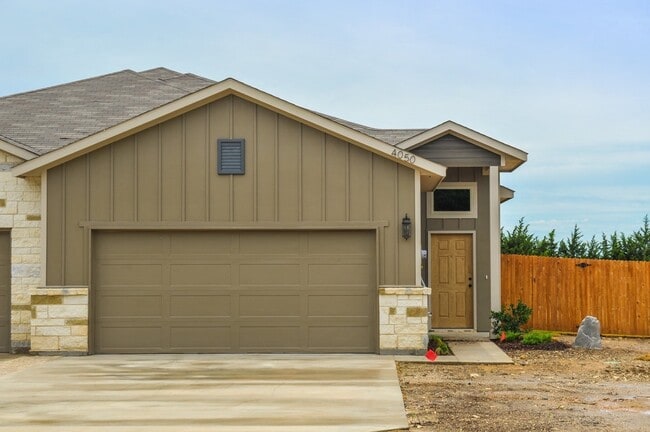 Building Photo - LUXURY 3 BEDROOM DUPLEX LOCATED IN MIDLOTH... Rental