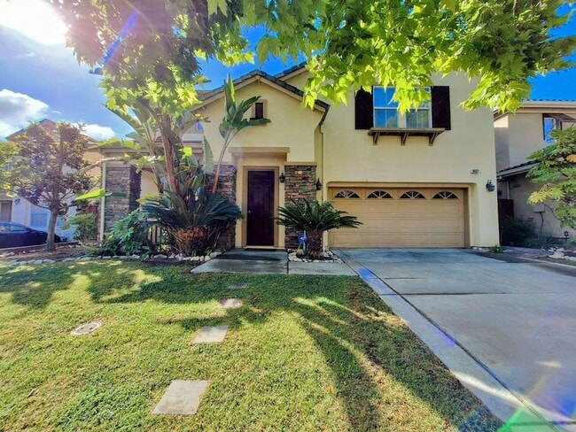 Building Photo - Beautiful & Spacious 5bd House