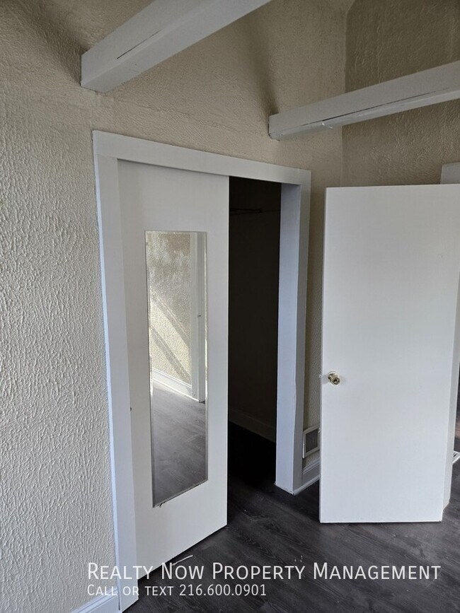 Photo - 2086 W 81st St Unidad 2