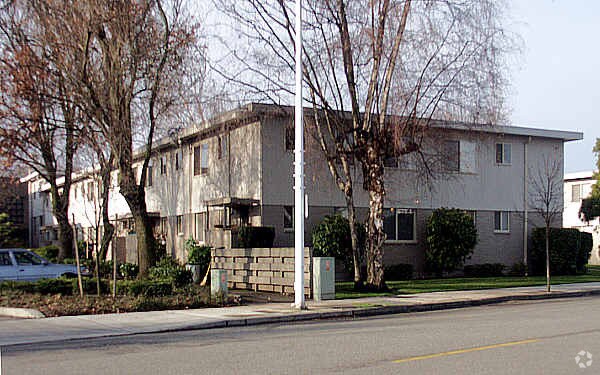 Magnuson Court Apartments - Magnuson Court Apartments