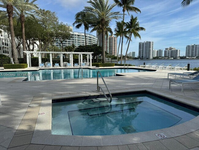Photo - 3235 NE 184th St Unidad 11103