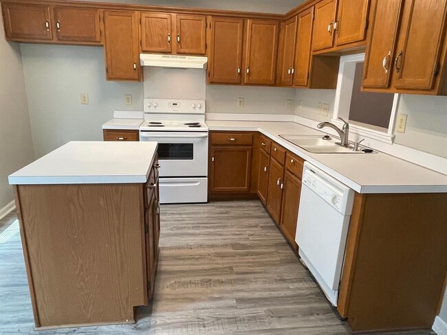 Photo - 904 Excelsior Dr