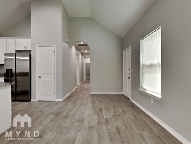 Photo - 16931 W Juneau St