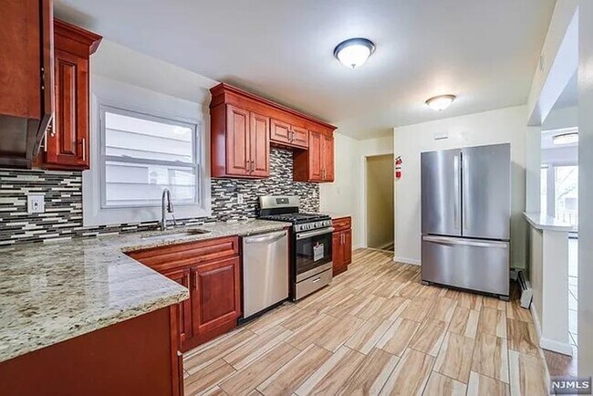 Photo - 180 MCADOO Ave Unidad 1