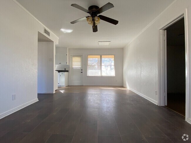 Building Photo - Single Family Home