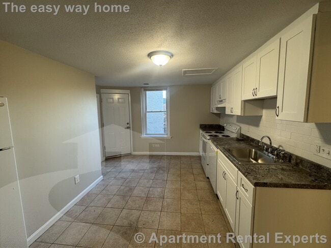 4 Douglass St Unit 2