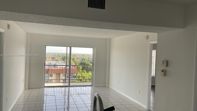 Photo - 4174 Inverrary Dr Unit GREAT 2 BEDROOM