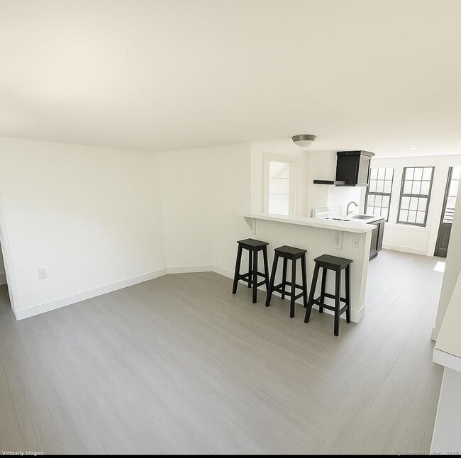 Building Photo - 40 Rogers St Unit 3 Rental