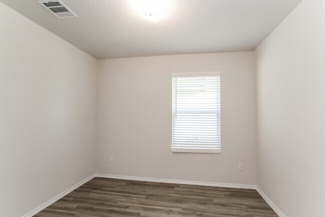 Photo - 8723 Lar Ree Oaks Cir