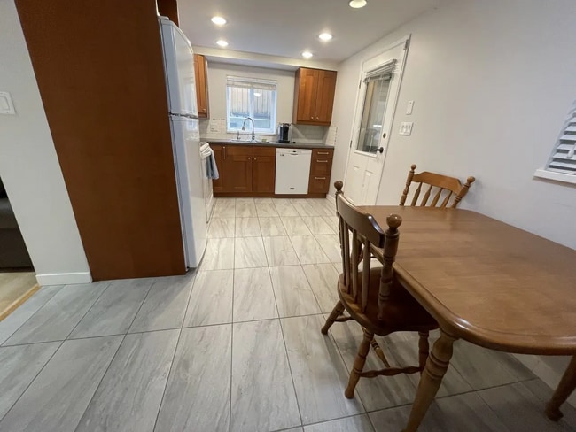 Photo - 594 Westley Ave