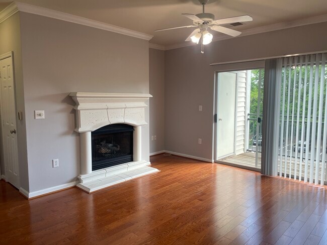 Building Photo - 12124 Garden Ridge Ln Unit 301