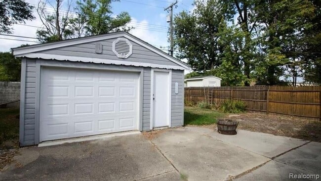 Photo - 27791 Groveland St