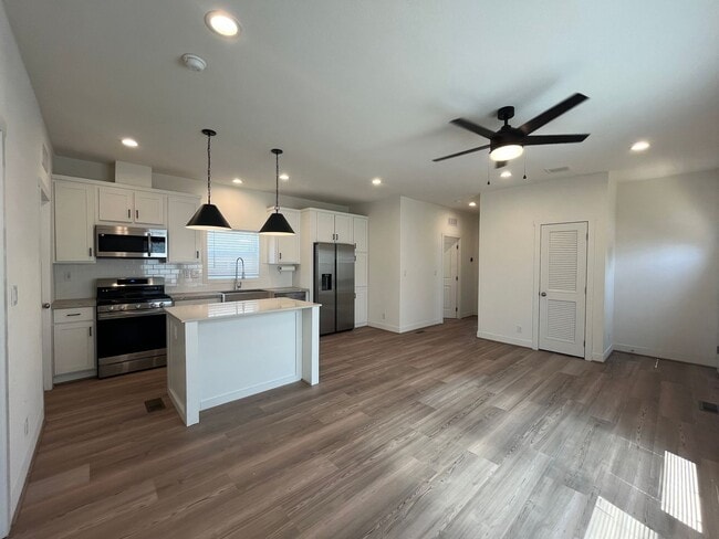Building Photo - 3535-3537 Mount Burnham Court Unit 3537