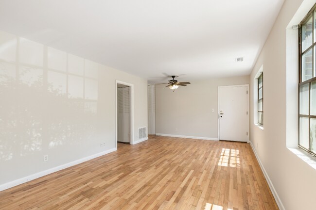 Photo - 1380 Church St