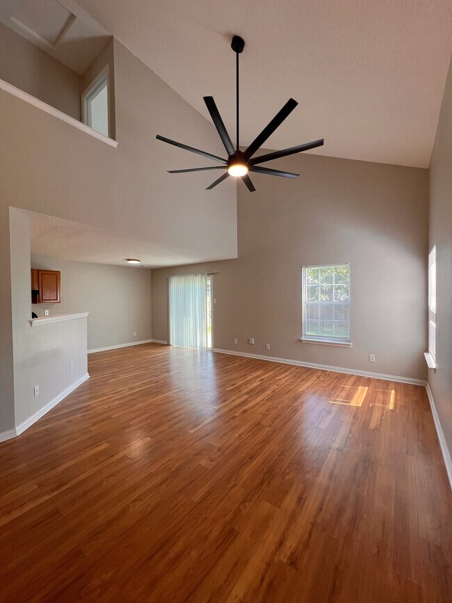 1209 Porchester Ln