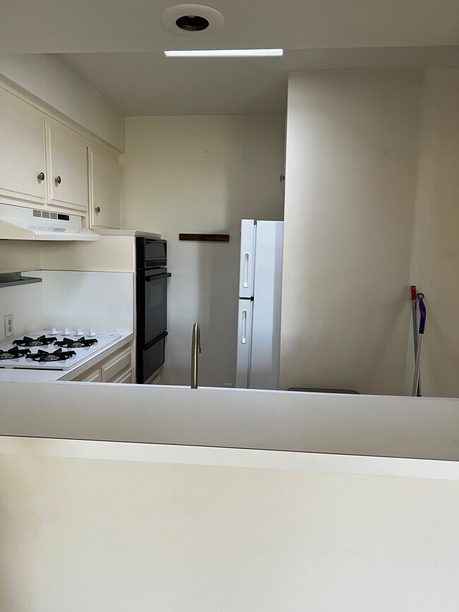 Upstairs Kitchen - 2605 Laurel Canyon Blvd