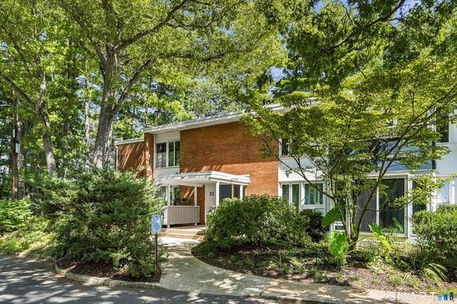 22 North Lake Dr