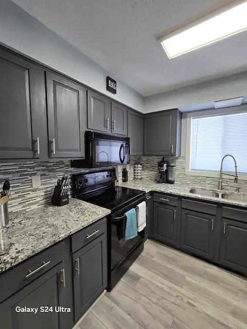 Photo - 25 Dodder Ln SW