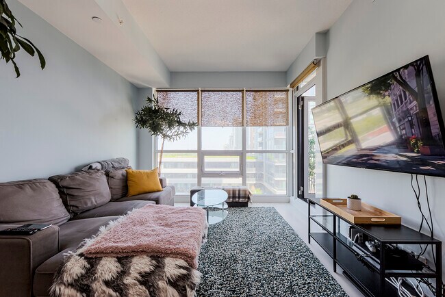 Photo - 2212-2212 Lake Shore Blvd W