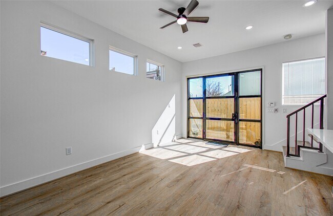 Photo - 1506 McKee St Unidad D