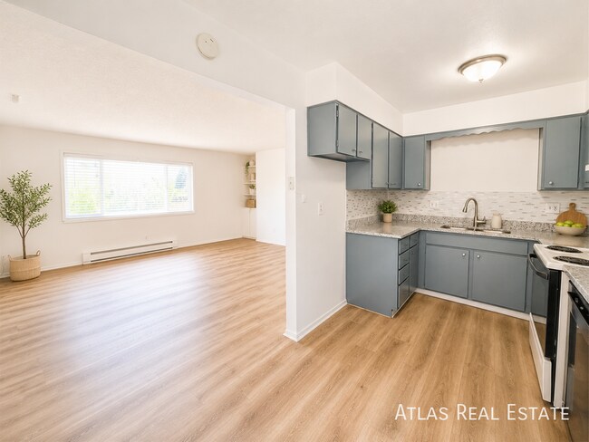 Photo - 303 University Dr Unit 3