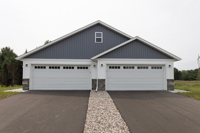 Photo - 925 Green Pastures Trl