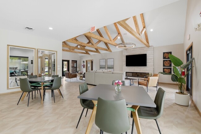 Deer Valley Apartments