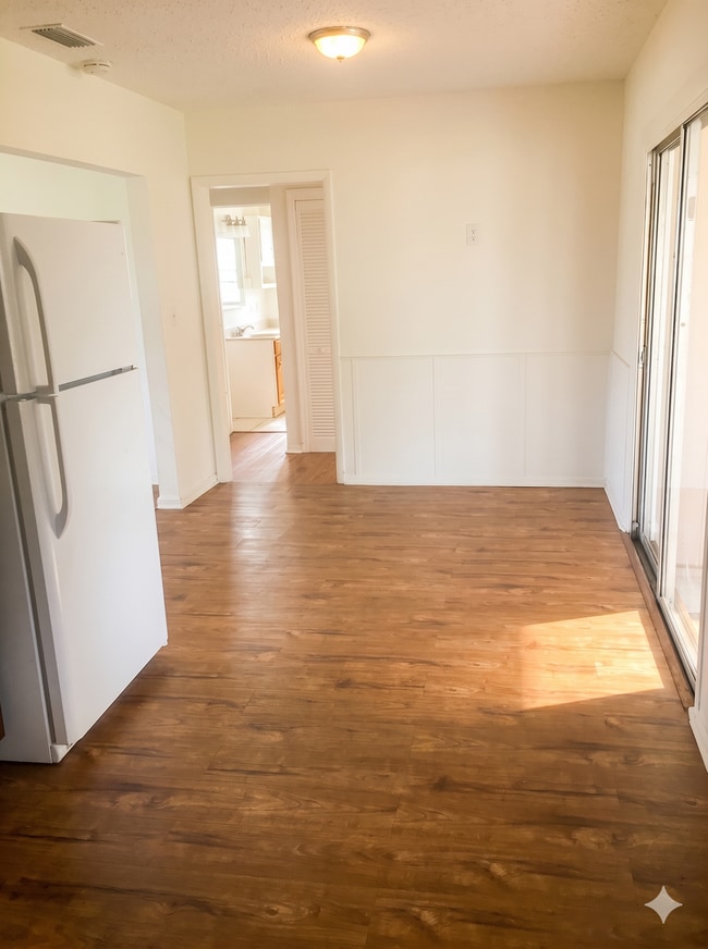 Photo - Spacious 3-Bedroom Home in Prime Pinellas Park Location – 1,354 Sq Ft